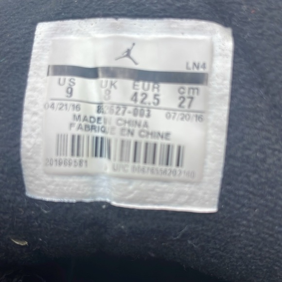 Jordan's Air Jordan 12 XII Retro. Size 9. Used in good condition. - Picture 9 of 9